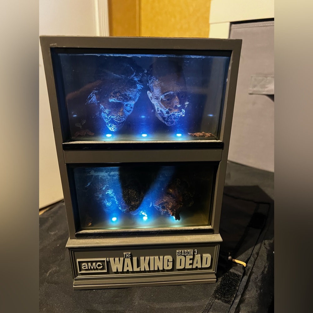 The walking dead season 3 limited edition